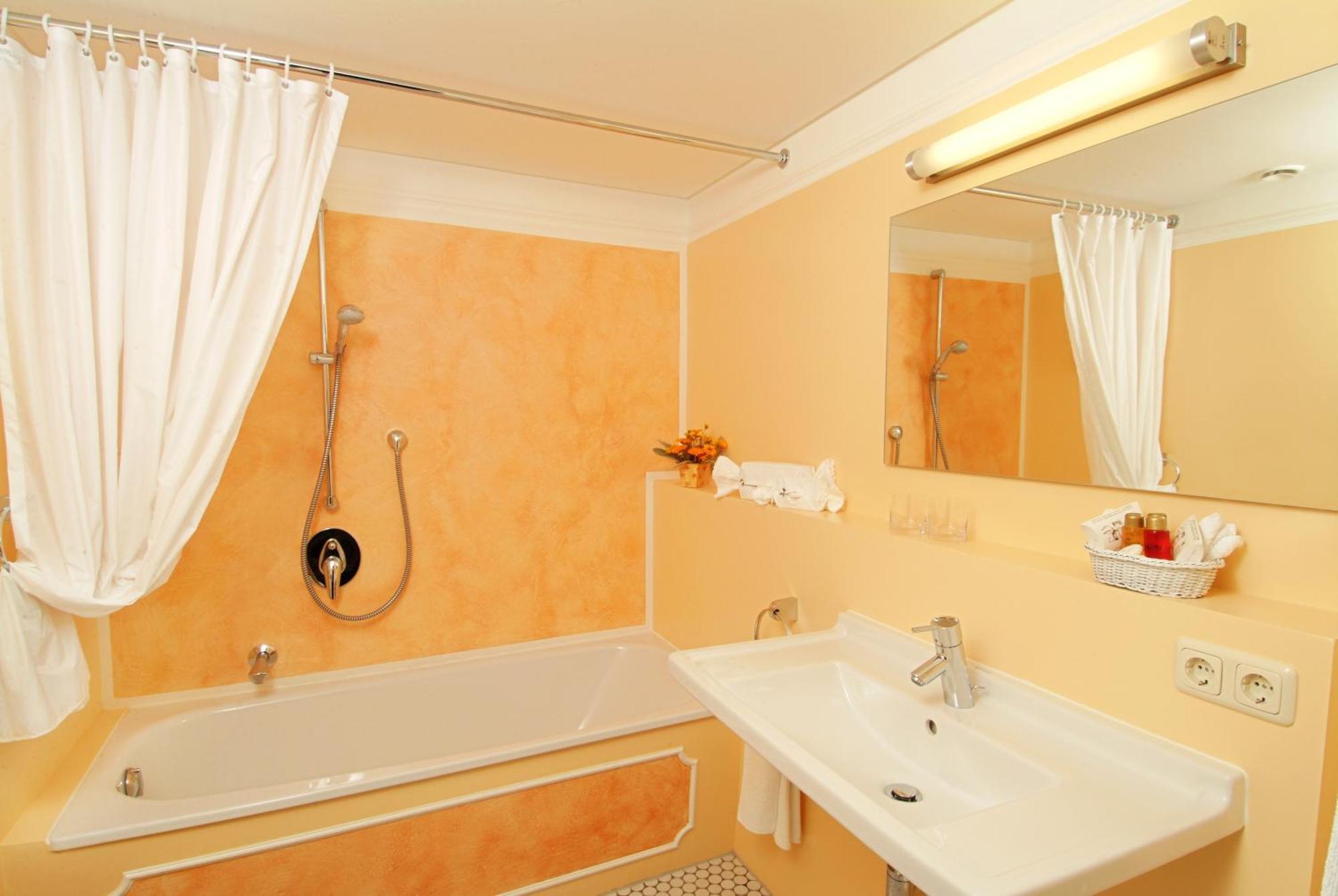 Hotel Leicht Biebelried Екстериор снимка