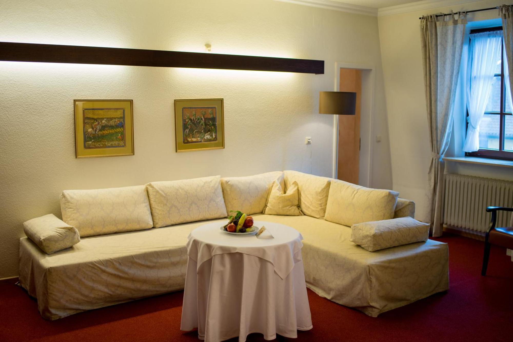 Hotel Leicht Biebelried Екстериор снимка