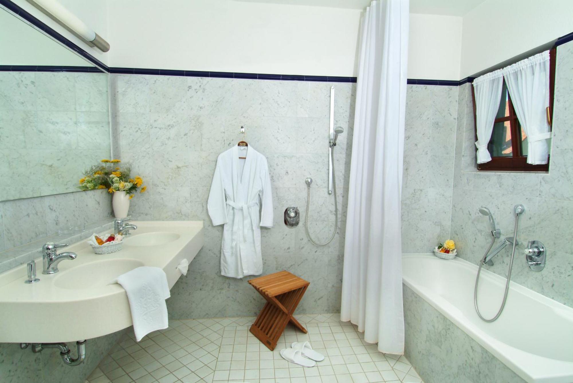 Hotel Leicht Biebelried Екстериор снимка