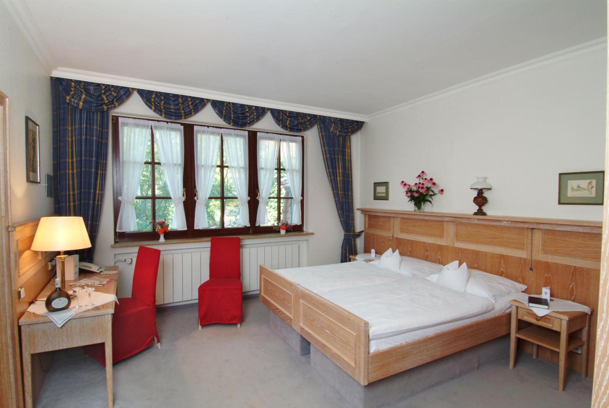 Hotel Leicht Biebelried Екстериор снимка