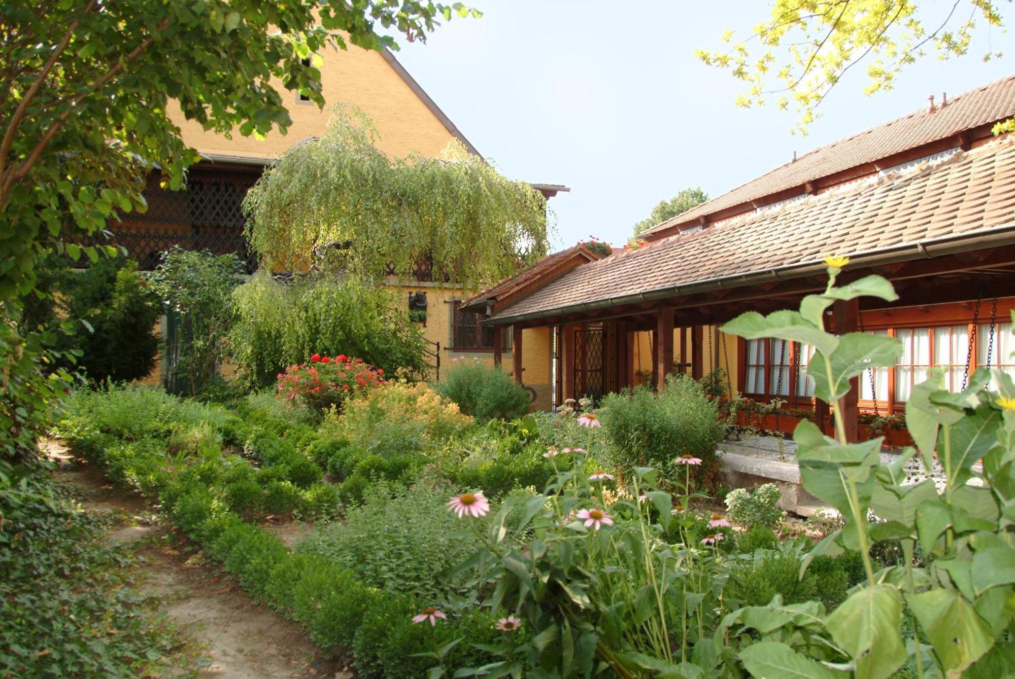 Hotel Leicht Biebelried Екстериор снимка