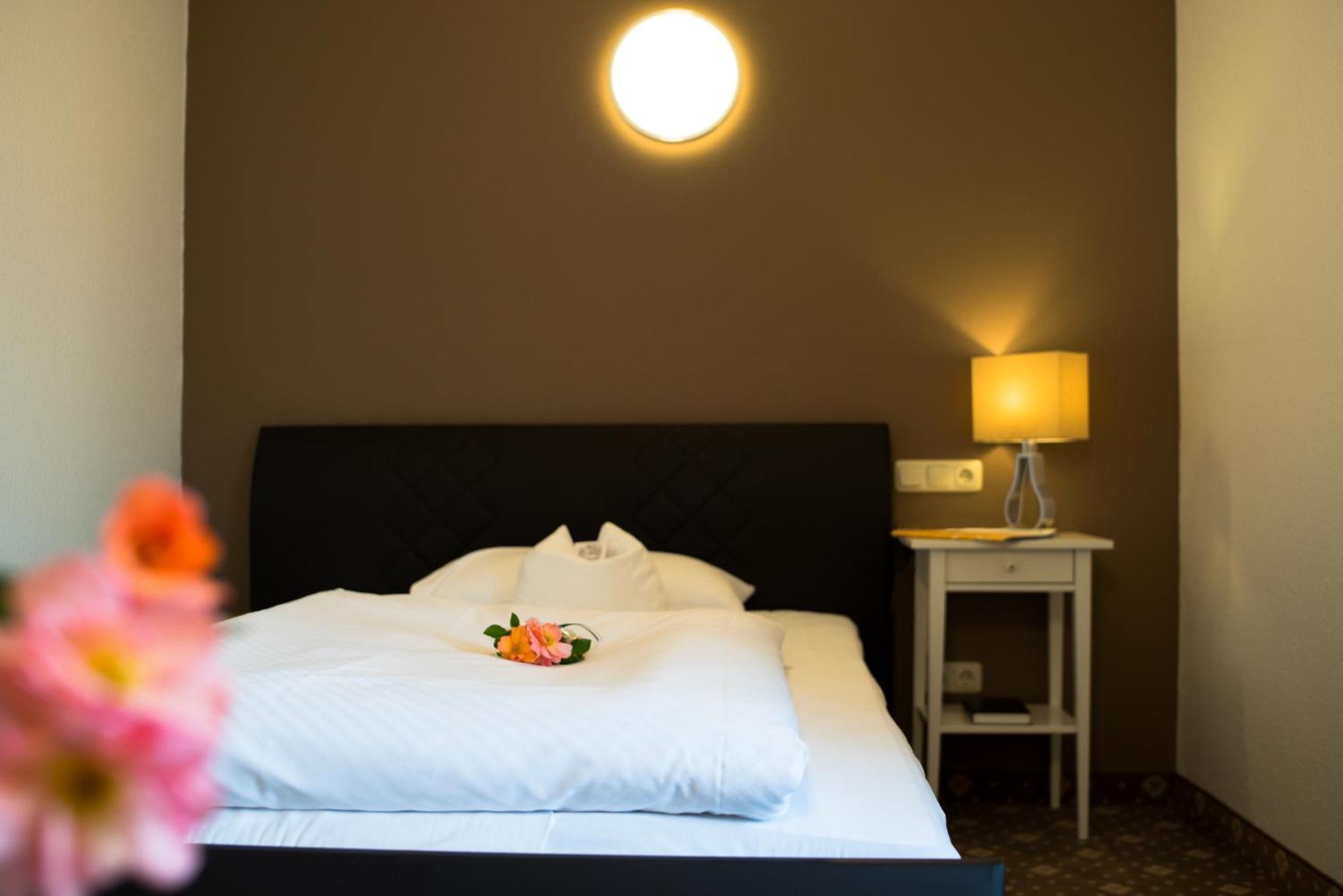 Hotel Leicht Biebelried Екстериор снимка
